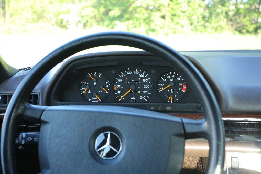 2012-05-13_0035_Mercedes 260SE_KF5D-32735